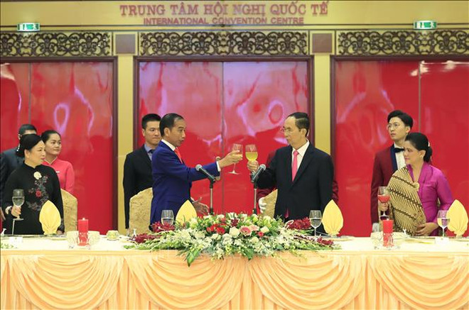 越南国家主席陈大光与夫人举行盛大招待会 欢迎印尼总统到访 ảnh 2 越南国家主席陈大光与夫人举行盛大招待会 欢迎印尼总统到访 ảnh 2