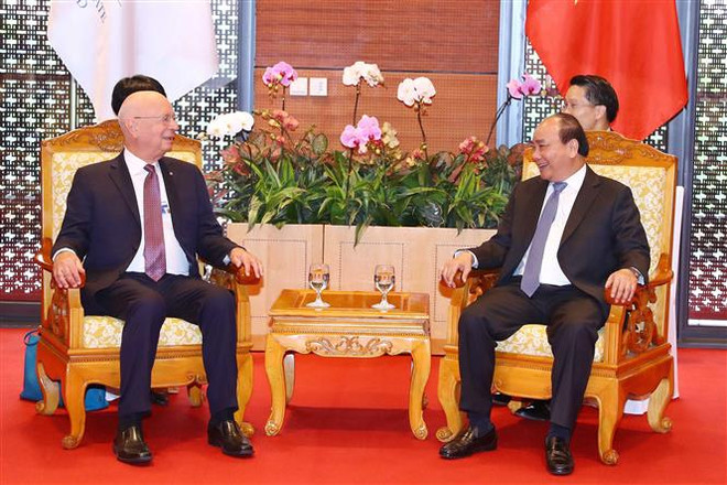 WEF ASEAN 2018： 政府总理阮春福会见世界经济论坛执行主席克劳斯·施瓦布 ảnh 1