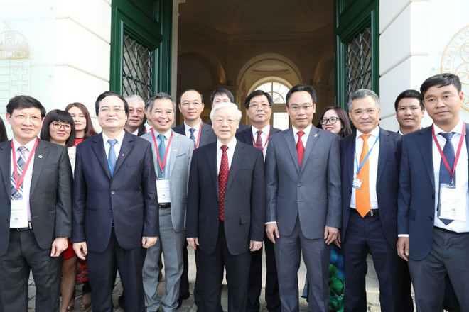 越共中央总书记阮富仲出席第二次越匈高校校长会议 ảnh 4