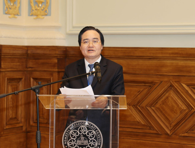 越共中央总书记阮富仲出席第二次越匈高校校长会议 ảnh 3