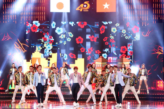 越日建交45周年:越日音乐会彰显东方文化之美 ảnh 1 越日建交45周年:越日音乐会彰显东方文化之美 ảnh 1