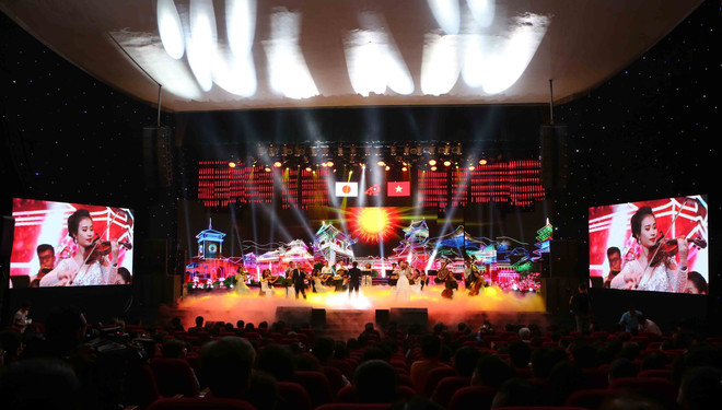 越日建交45周年:越日音乐会彰显东方文化之美 ảnh 3 越日建交45周年:越日音乐会彰显东方文化之美 ảnh 3