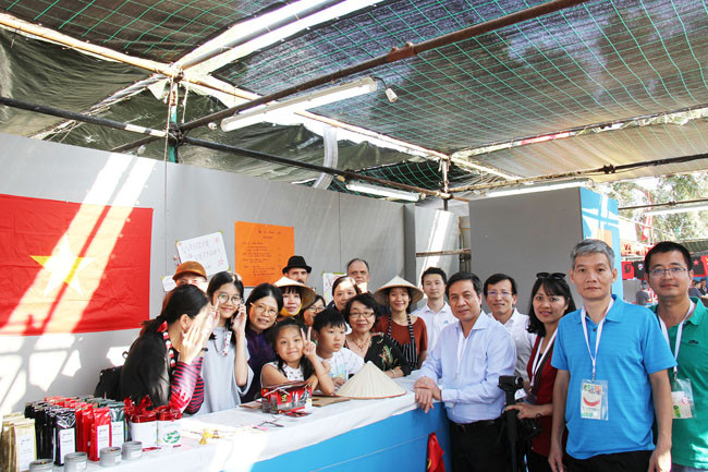 越南《人民报》社代表团参加第42届葡萄牙共产党《前进报》节 ảnh 1 越南《人民报》社代表团参加第42届葡萄牙共产党《前进报》节 ảnh 1