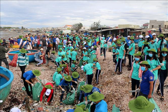 越南各地青年举行响应2018年世界清洁日 ảnh 2 越南各地青年举行响应2018年世界清洁日 ảnh 2