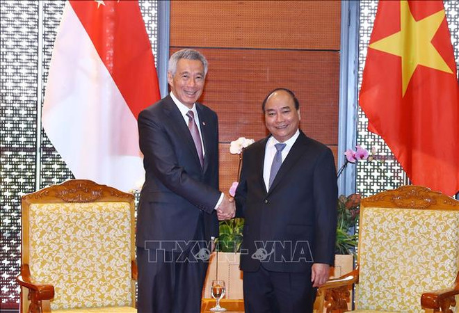 越南政府总理阮春福与新加坡总理李显龙进行会晤 ảnh 1