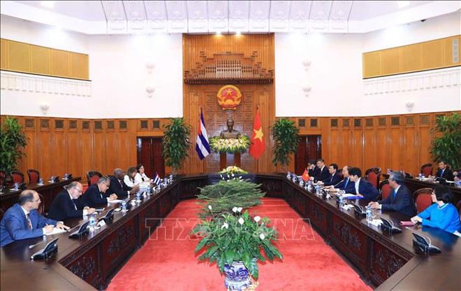 越南政府总理阮春福会见古巴共和国国务委员会第一副主席兼第一副部长会议 ảnh 2 越南政府总理阮春福会见古巴共和国国务委员会第一副主席兼第一副部长会议 ảnh 2
