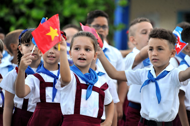 古巴领袖菲德尔•卡斯特罗领袖访问越南45周年纪念活动纷纷在古巴举行 ảnh 3 古巴领袖菲德尔•卡斯特罗领袖访问越南45周年纪念活动纷纷在古巴举行 ảnh 3