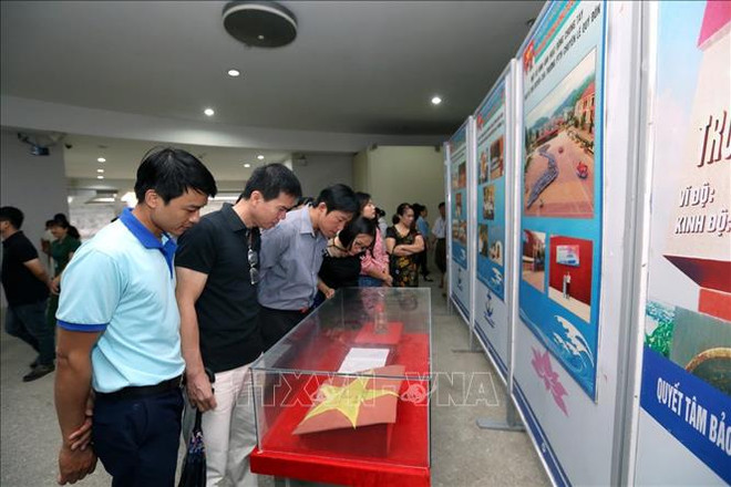 “海洋岛屿与海军战士”图片展在奠边省举行 ảnh 1 “海洋岛屿与海军战士”图片展在奠边省举行 ảnh 1