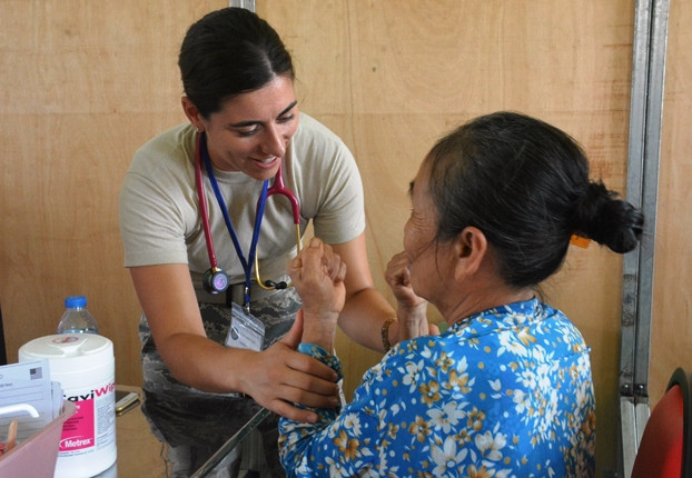 太平洋天使活动为广南省4000名居民免费看病送药 ảnh 1