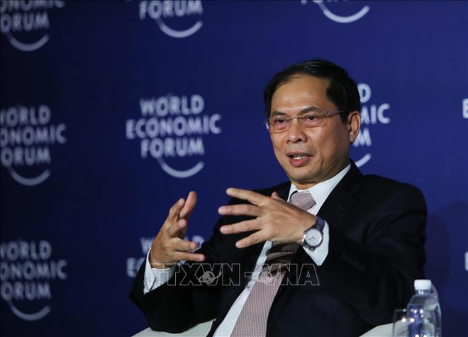 WEF-ASEAN 2018:《第四次工业革命》越南语版问世 ảnh 1 WEF-ASEAN 2018:《第四次工业革命》越南语版问世 ảnh 1