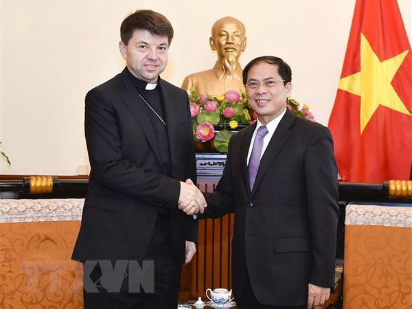 教廷非常驻越南代表礼节性拜会越南外交部领导 ảnh 1