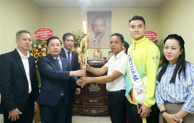 神圣且庄严的第31届东运会取火仪式 ảnh 3 神圣且庄严的第31届东运会取火仪式 ảnh 3