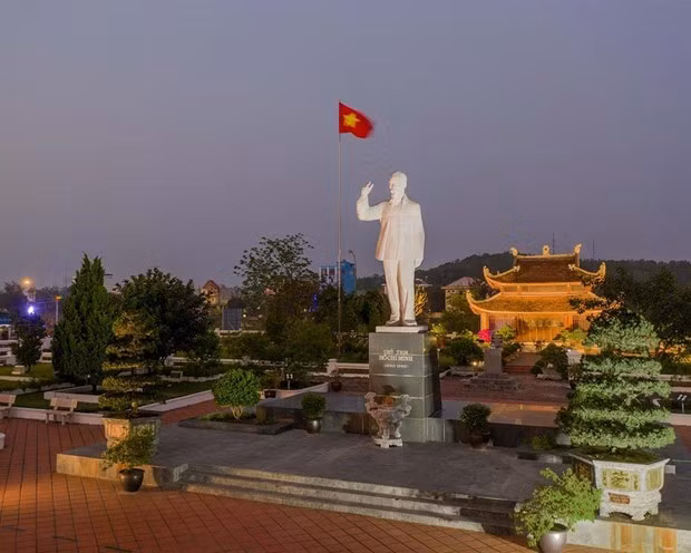 广宁省姑苏岛胡志明主席纪念区国家级特殊遗迹证书授证仪式举行 ảnh 2 广宁省姑苏岛胡志明主席纪念区国家级特殊遗迹证书授证仪式举行 ảnh 2