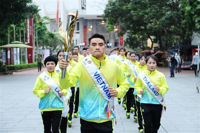 神圣且庄严的第31届东运会取火仪式 ảnh 1 神圣且庄严的第31届东运会取火仪式 ảnh 1