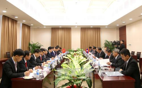 老挝人革党中央总书记、国家主席本扬•沃拉吉会见越共组织部高级代表团 ảnh 3 老挝人革党中央总书记、国家主席本扬•沃拉吉会见越共组织部高级代表团 ảnh 3