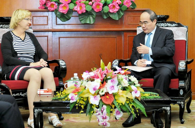 阮善仁会见联合国儿童基金会东亚—太平洋地区办事处区域主任卡琳.哈索夫 ảnh 1 阮善仁会见联合国儿童基金会东亚—太平洋地区办事处区域主任卡琳.哈索夫 ảnh 1