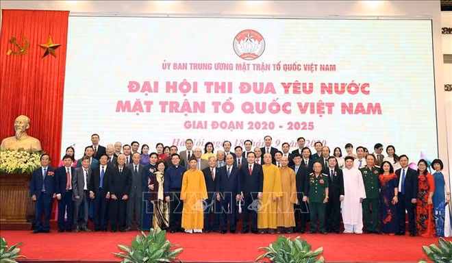越南政府总理出席第十次爱国竞赛大会：增强民族大团结精神 ảnh 1