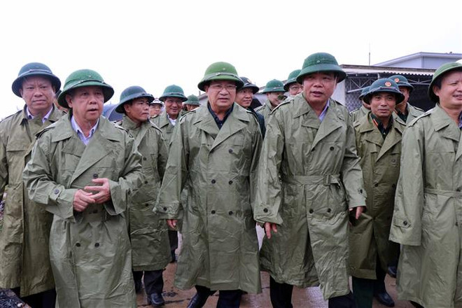 郑廷勇副总理视察第五号台风“红霞”安全防御工作 ảnh 1 郑廷勇副总理视察第五号台风“红霞”安全防御工作 ảnh 1