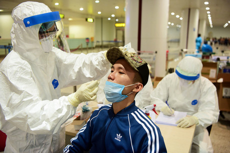 使用新冠肺炎病毒检测试剂盒 确保旅客的安全 ảnh 1 使用新冠肺炎病毒检测试剂盒 确保旅客的安全 ảnh 1