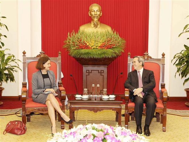 越共中央经济部长阮文平会见来越履新的澳大利亚驻越大使 ảnh 2 越共中央经济部长阮文平会见来越履新的澳大利亚驻越大使 ảnh 2