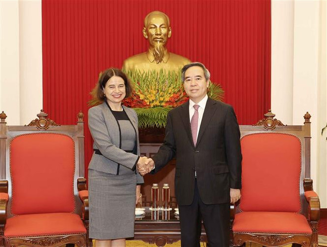 越共中央经济部长阮文平会见来越履新的澳大利亚驻越大使 ảnh 1 越共中央经济部长阮文平会见来越履新的澳大利亚驻越大使 ảnh 1