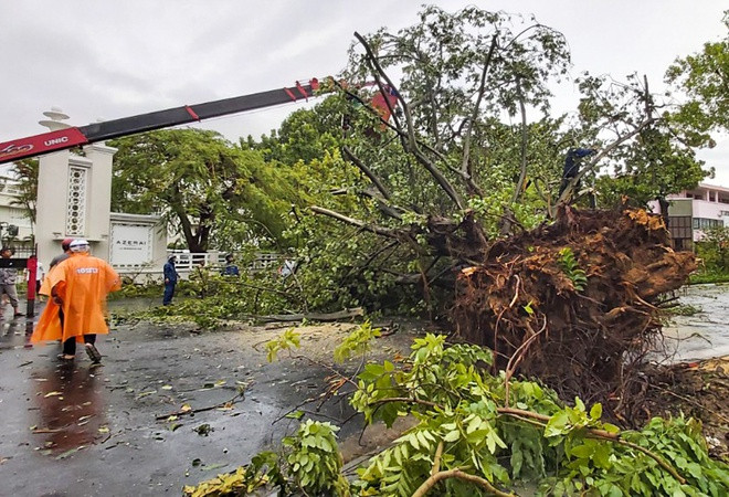 第五号台风今早登陆越南导致1人死亡多人受伤 ảnh 1 第五号台风今早登陆越南导致1人死亡多人受伤 ảnh 1