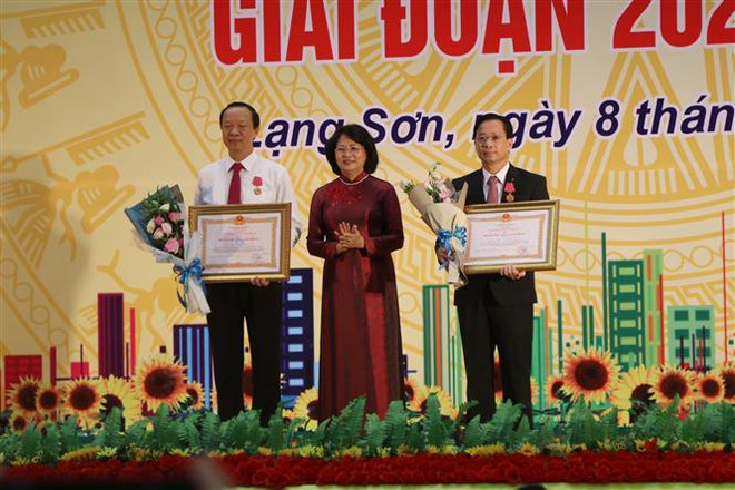 国家副主席邓氏玉盛出席谅山省爱国竞赛大会 ảnh 3 国家副主席邓氏玉盛出席谅山省爱国竞赛大会 ảnh 3