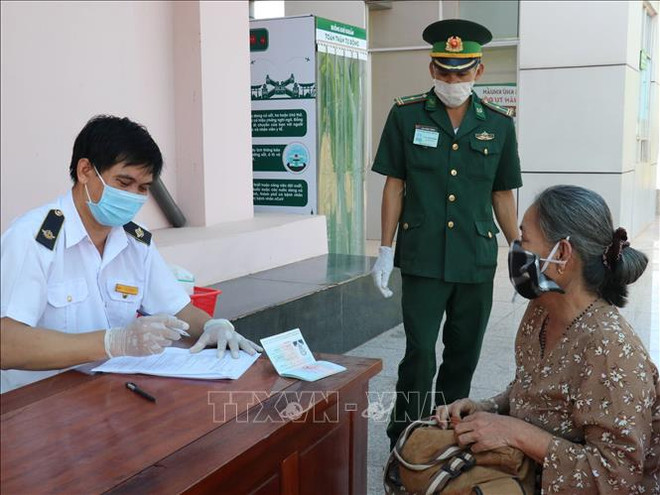 平福省华吕国际口岸边防力量努力实现双重任务 ảnh 1 平福省华吕国际口岸边防力量努力实现双重任务 ảnh 1