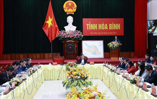 政府总理范明政：投资基础设施建设 促进和平省发展 ảnh 1