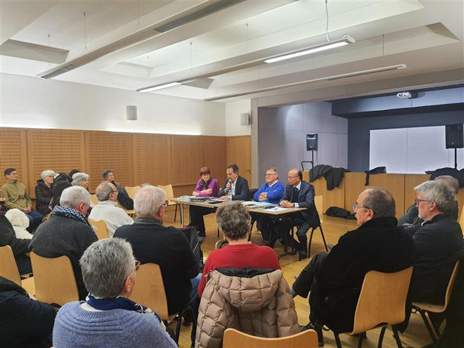 推崇越南挚友雷蒙德·戴恩夫人 ảnh 2