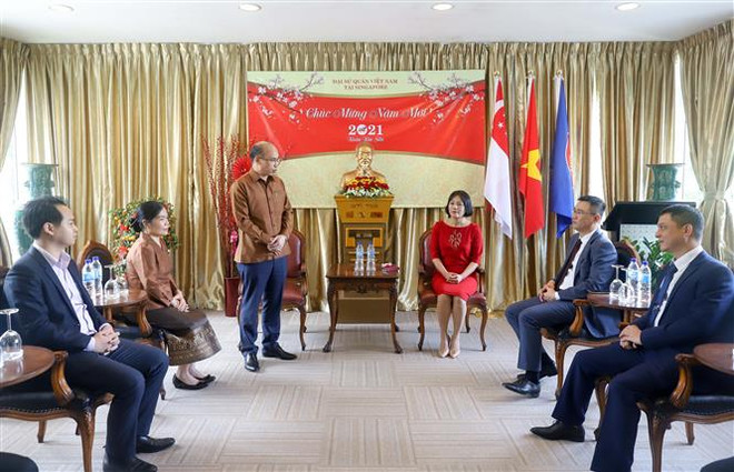老挝驻新加坡大使馆向越南驻新加坡大使馆致以新春祝福 ảnh 2 老挝驻新加坡大使馆向越南驻新加坡大使馆致以新春祝福 ảnh 2
