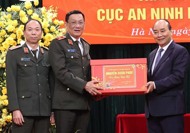 阮春福总理视察部分人民公安单位的执勤备战工作 ảnh 3 阮春福总理视察部分人民公安单位的执勤备战工作 ảnh 3