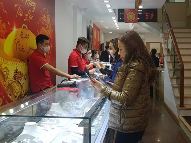 今日上午越南国内市场黄金价格每两在5700万越盾以上 ảnh 1