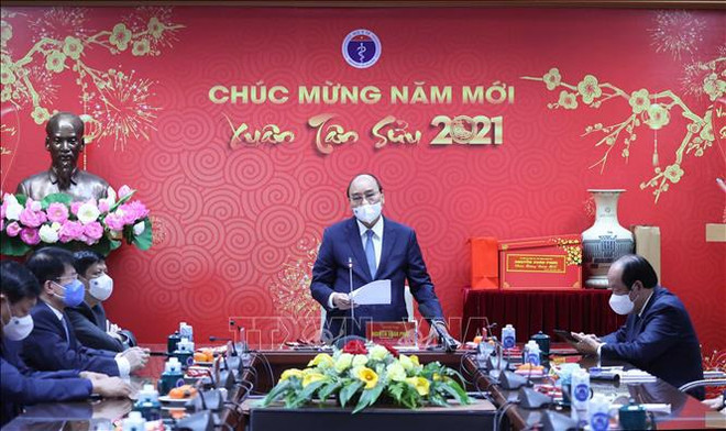 阮春福通过视频连线远程慰问出现新冠肺炎疫情的各地方医务人员 ảnh 2 阮春福通过视频连线远程慰问出现新冠肺炎疫情的各地方医务人员 ảnh 2