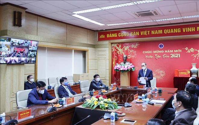 阮春福通过视频连线远程慰问出现新冠肺炎疫情的各地方医务人员 ảnh 3 阮春福通过视频连线远程慰问出现新冠肺炎疫情的各地方医务人员 ảnh 3
