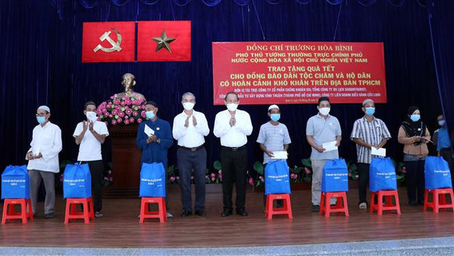 张和平值此新春佳节临近向胡志明市占族同胞送去关怀和温暖 ảnh 2 张和平值此新春佳节临近向胡志明市占族同胞送去关怀和温暖 ảnh 2