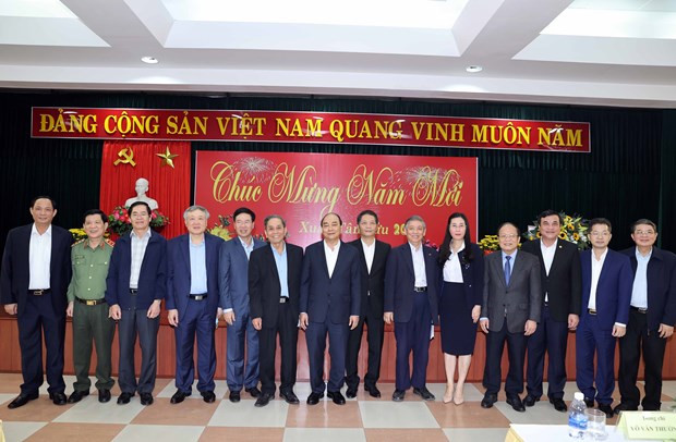 阮春福总理春节前走访慰问广南省优抚家庭和困难群众 ảnh 2 阮春福总理春节前走访慰问广南省优抚家庭和困难群众 ảnh 2