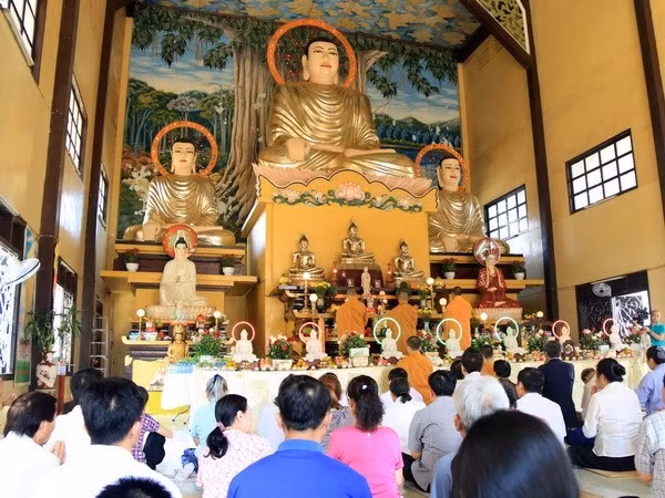 在老越南人举行新春祈福法会 祈求国泰民安 世界和平 ảnh 1 在老越南人举行新春祈福法会 祈求国泰民安 世界和平 ảnh 1