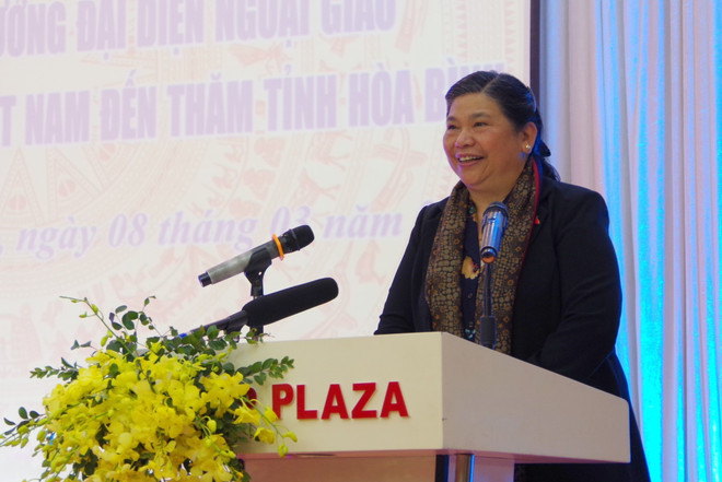 国会常务副主席丛氏放同驻越大使和外交代表机构首席代表访问和平省 ảnh 1 国会常务副主席丛氏放同驻越大使和外交代表机构首席代表访问和平省 ảnh 1