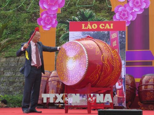 老街省上祠庙会吸引四面八方游客前来参观游览 ảnh 1 老街省上祠庙会吸引四面八方游客前来参观游览 ảnh 1