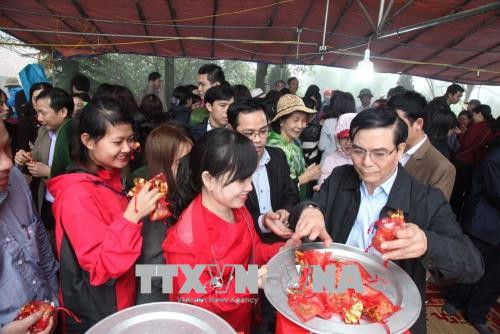 海阳省五岳山祭祀天地仪式吸引四面八方游客前来参加 ảnh 2