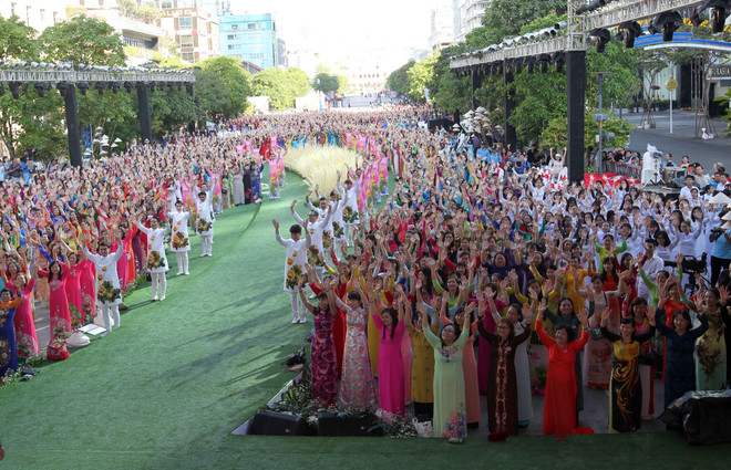 2018年第五届胡志明市奥黛节精彩开幕 ảnh 2