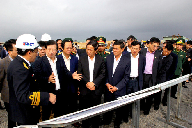 郑廷勇莅临海防市调研 实地考察Vinfast汽车制造厂项目等 ảnh 1 郑廷勇莅临海防市调研 实地考察Vinfast汽车制造厂项目等 ảnh 1