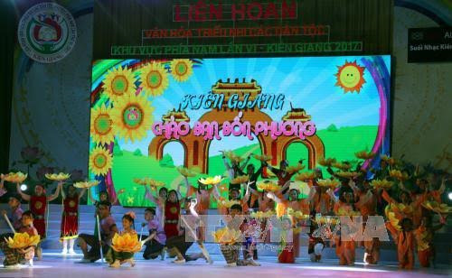 越南南方各民族少年儿童的大节日——少儿文化节 ảnh 1 越南南方各民族少年儿童的大节日——少儿文化节 ảnh 1
