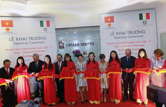 越意制鞋技术研究中心成立 ảnh 1 越意制鞋技术研究中心成立 ảnh 1