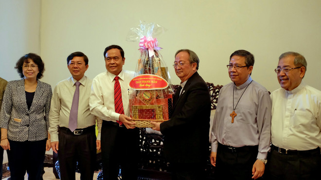 越南祖国阵线中央委员会主席走访胡志明市宗教神职人员 ảnh 1