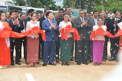 越柬建交50周年：两国陆路运输l路线正式通车 ảnh 1