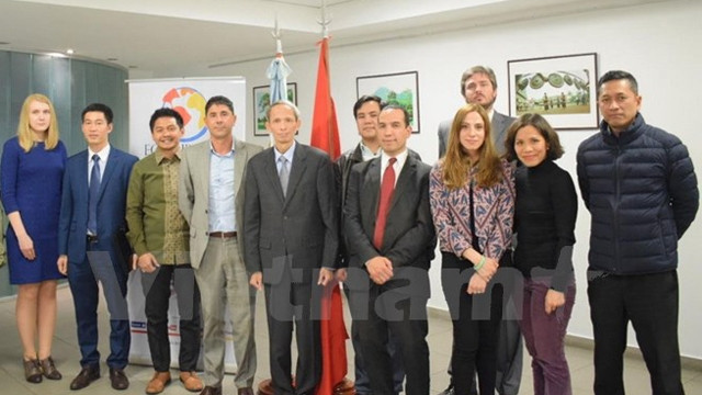 越南风土人情推介会在阿根廷举办 ảnh 1 越南风土人情推介会在阿根廷举办 ảnh 1