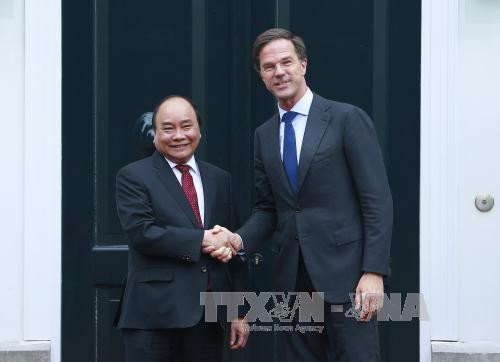 越荷发表联合声明 支持和平解决东海争端的观点 ảnh 1