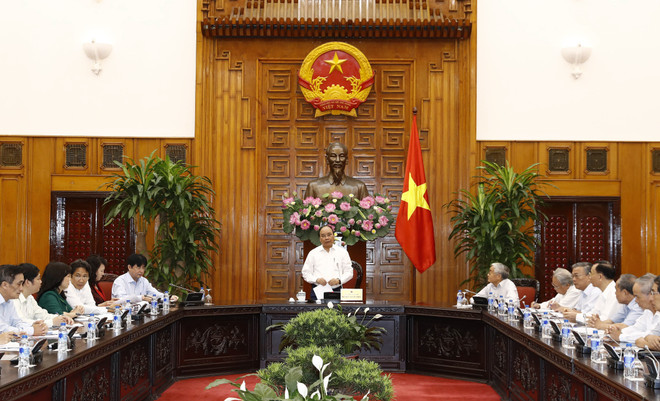 阮春福总理会见越南离退休教育工作者协会代表 ảnh 1